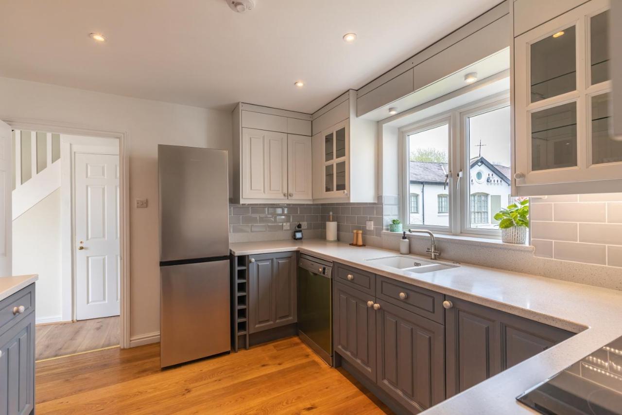4 Bed City House With Private Garden And Parking Winchester Luaran gambar
