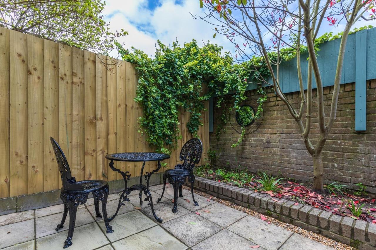 4 Bed City House With Private Garden And Parking Winchester Luaran gambar
