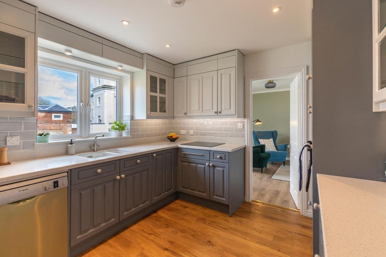 4 Bed City House With Private Garden And Parking Winchester Luaran gambar