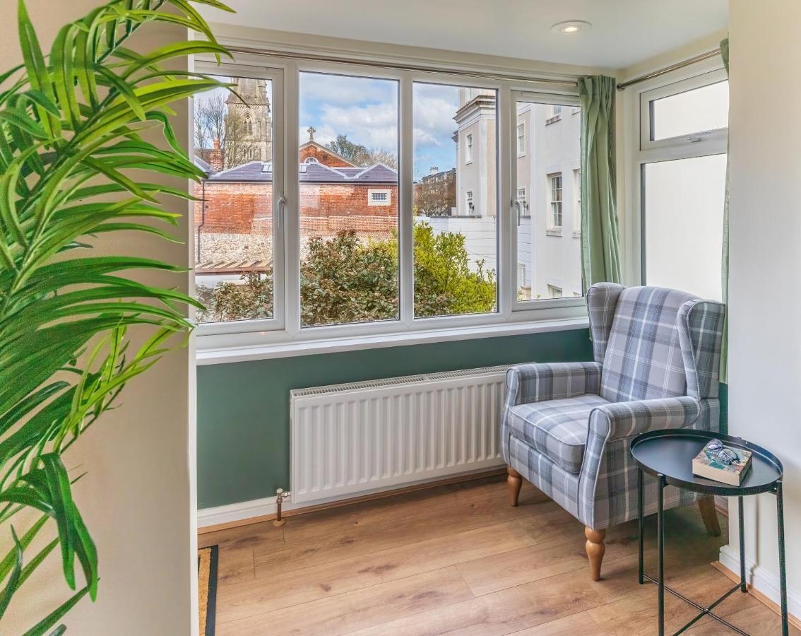 4 Bed City House With Private Garden And Parking Winchester Luaran gambar