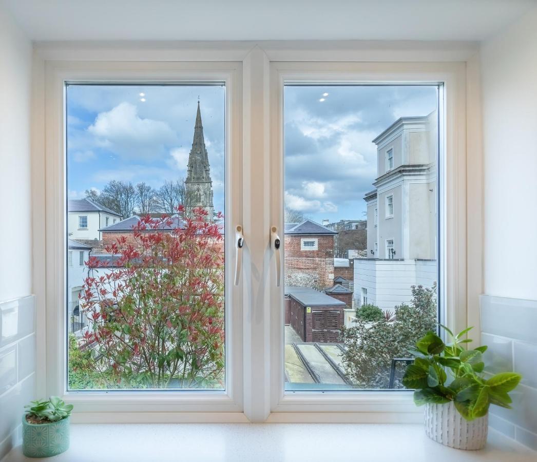 4 Bed City House With Private Garden And Parking Winchester Luaran gambar