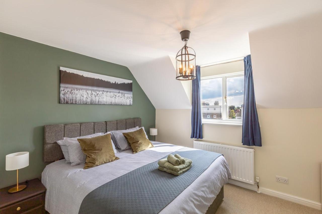 4 Bed City House With Private Garden And Parking Winchester Luaran gambar